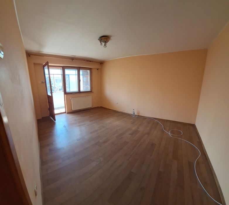 Ap 3 camere , zona Garii, pret neg