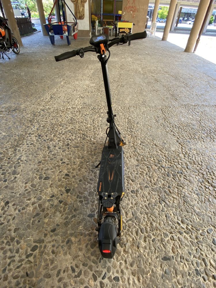 Продавам електрическа тротинетка KUKIRIN g2 master