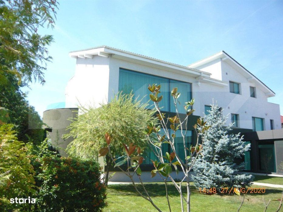 Vila, 8 camere, 790 mp utili, zona Lunei