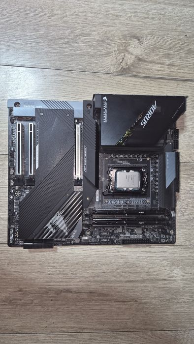 Vand placa de baza Gigabyte Z690 Aorus Master cu procesor I9