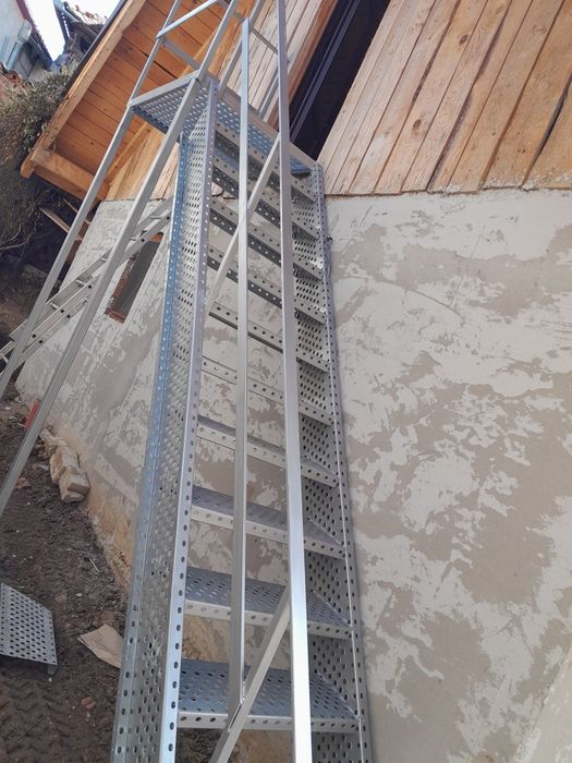 Scări metalice galvanizate la orice demisiune asiguram transport ori u