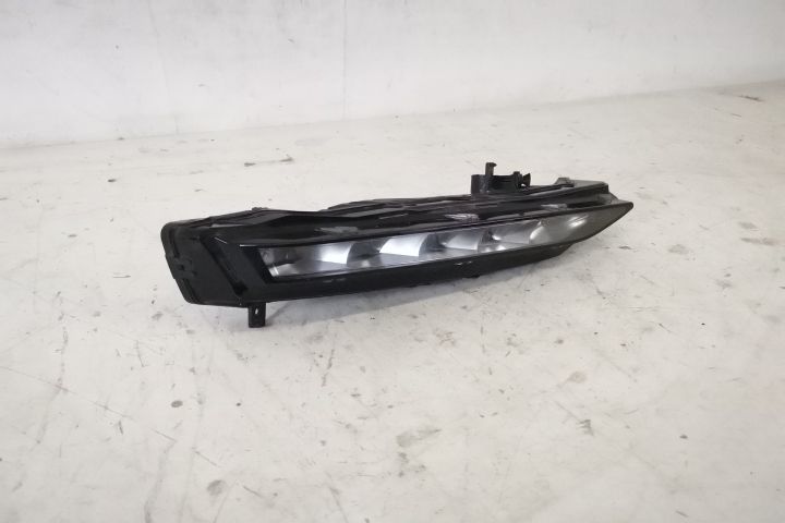 Скода Суперб / Skoda Superb Оригинален авариран ляв LED дневен светлин