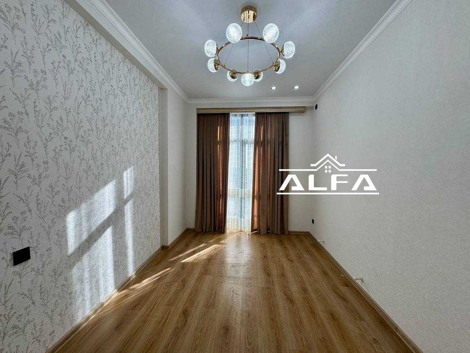 Buxoroda kvartira xonadon uy sotiladi 3 xonali 100m2 8-qavat.