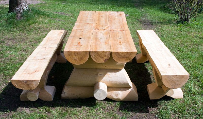 Masa cu banca,la orice cerere.