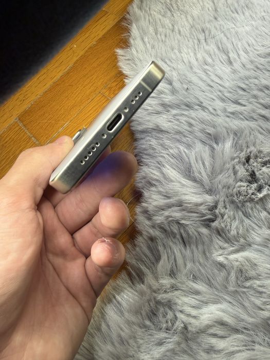 Продавам iPhone 15Pro 128GB Natural Titanium