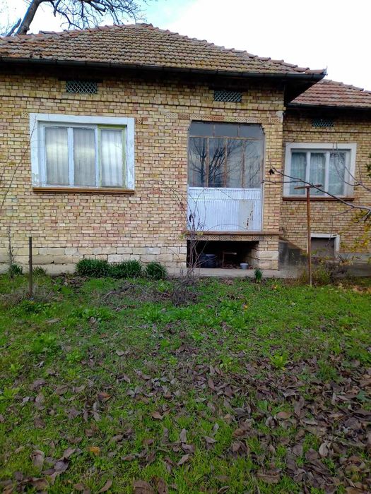 Къща във Вързулица със гараж