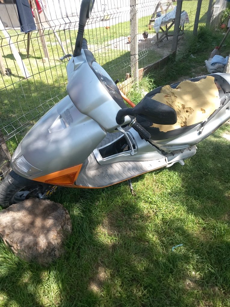 Vând ce se vede aprilia 49