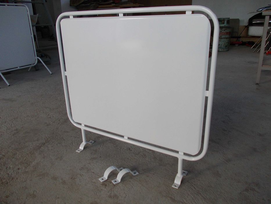 Метална табела тротоарна