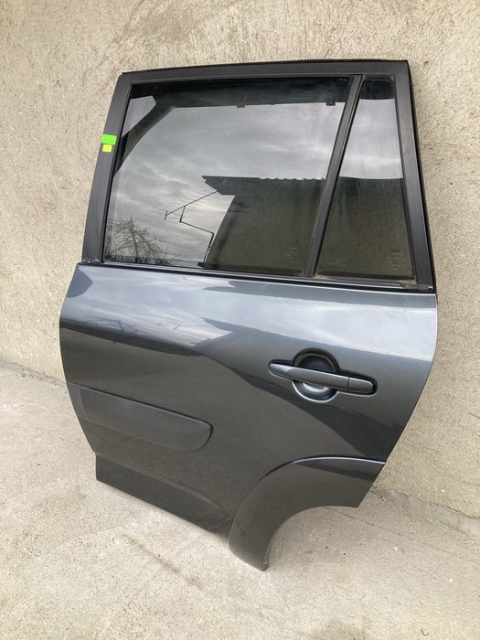 Задна лява врата за тойота рав4/Toyota rav4 06-11г