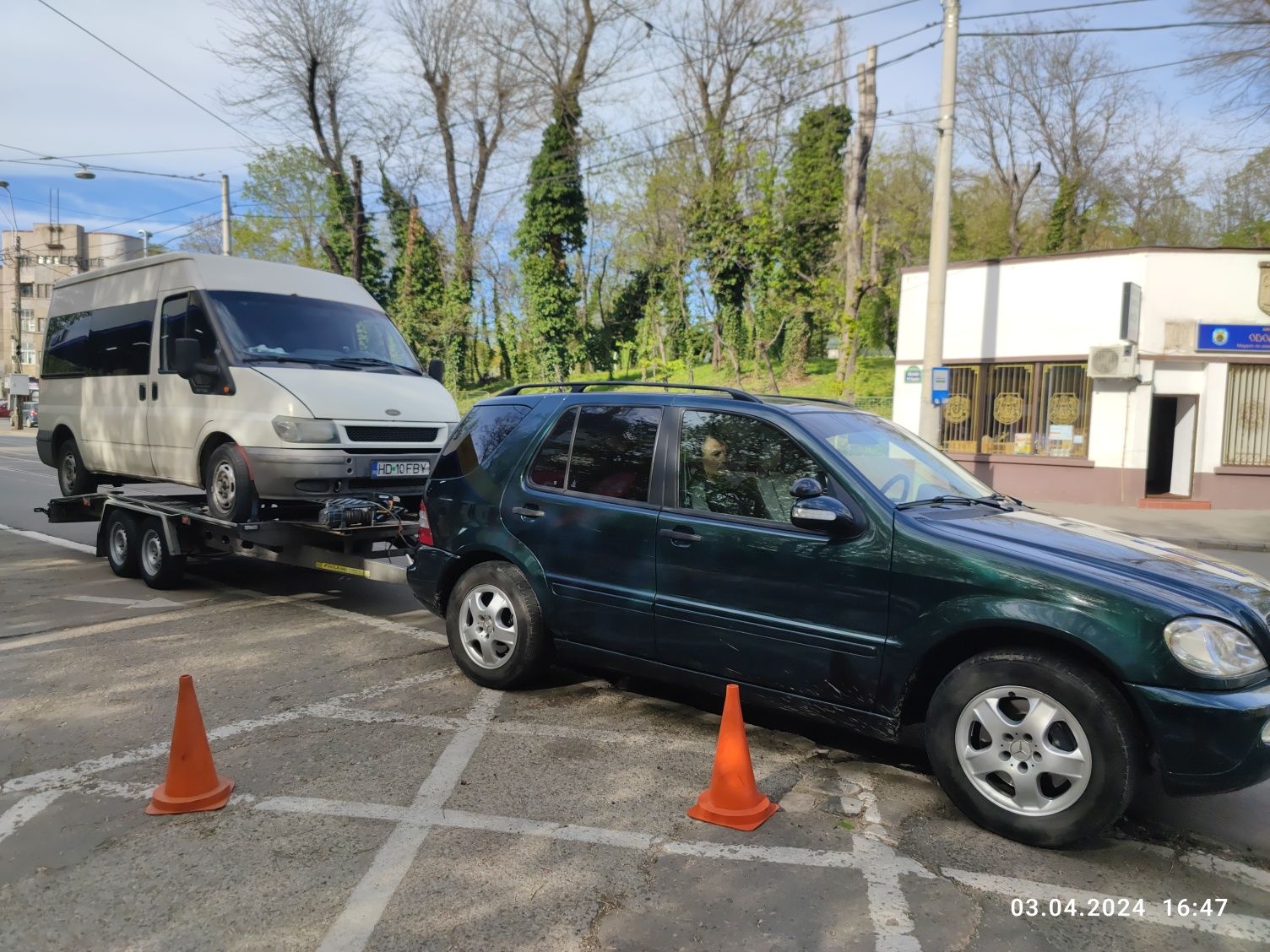 Tractari auto / Platforma auto / Asistenta rutiera NON STOP București