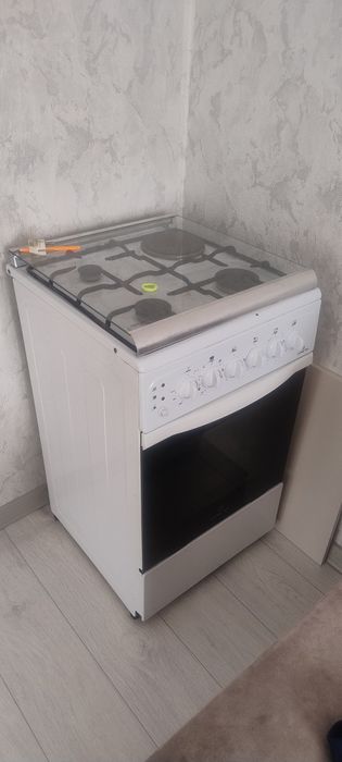 Продам газ плиту