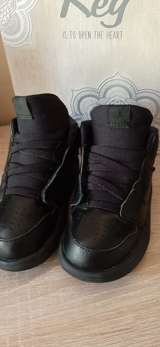 Jordan mărimea 25. Impecabili