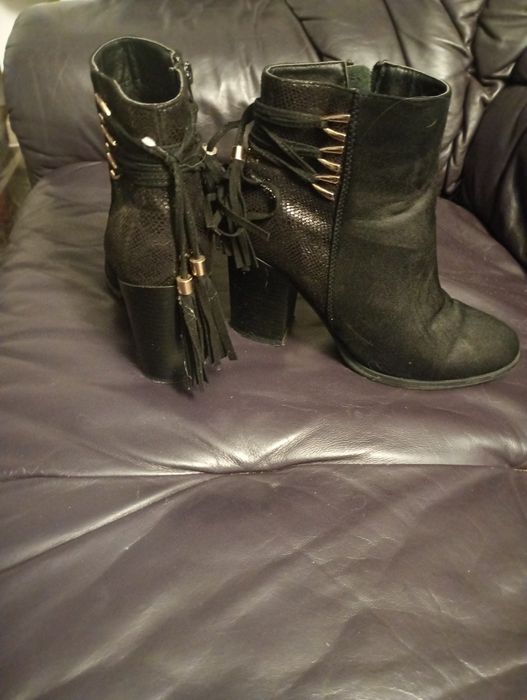 Ghete piele naturala, întoarsă pt ocazii, mărimea 39