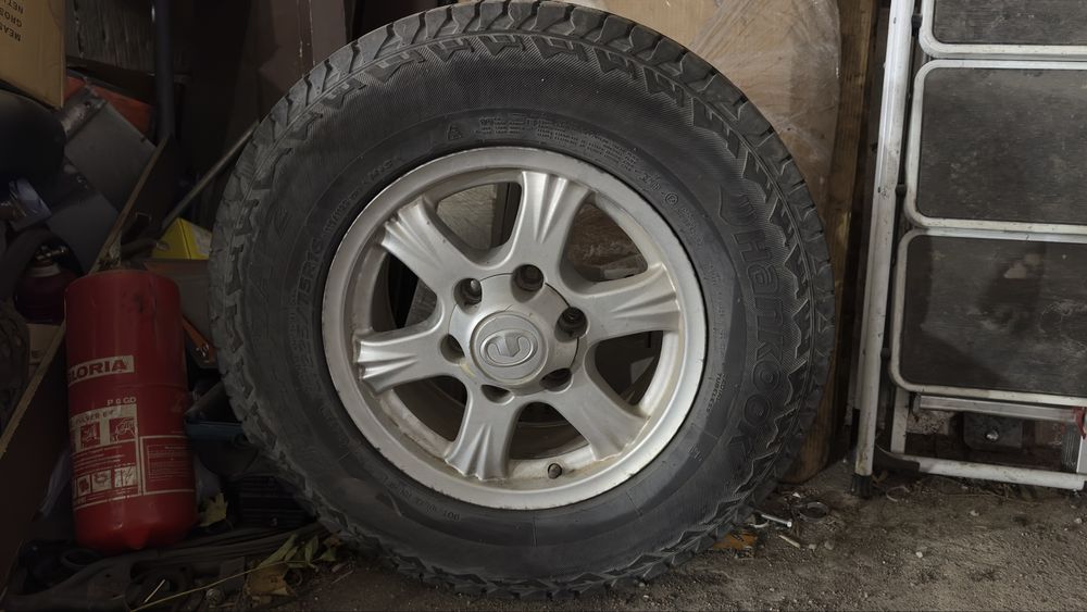 Продавам гума със джанта за грейт уол една е само