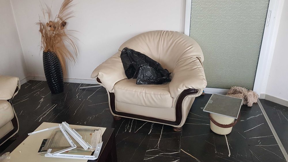 Мека мебел, холна маса, маса за трапезария и столове