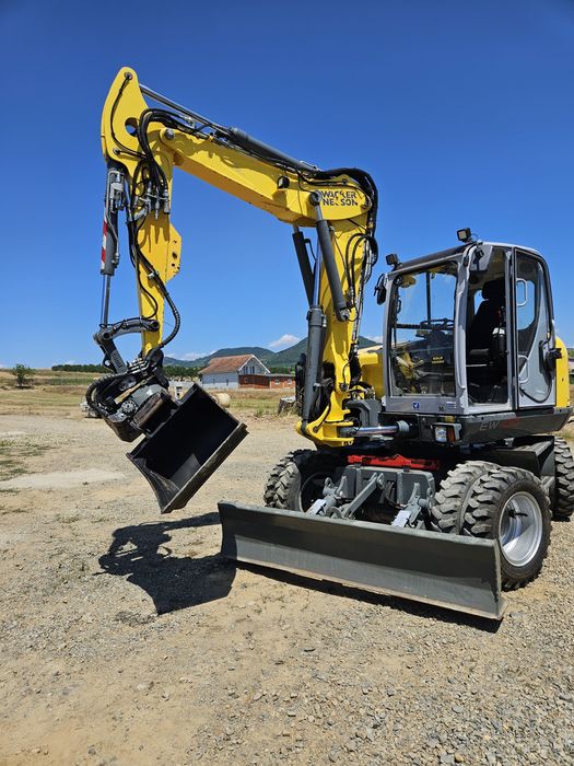 Excavator pe roti Neuson rototilt