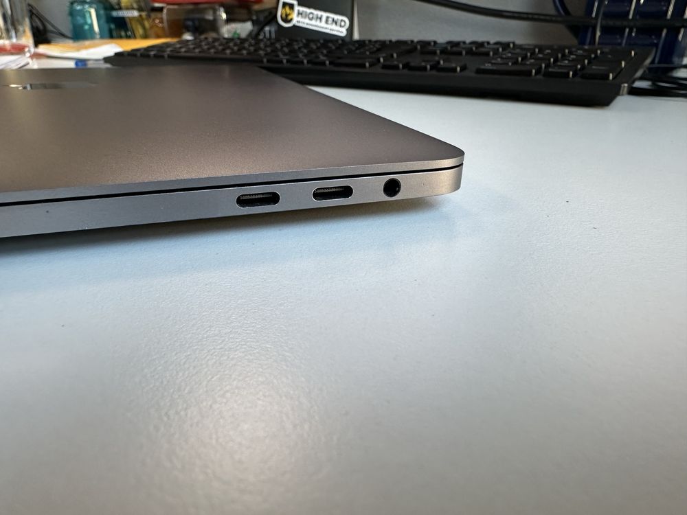 Macbook Pro 13 | Touchbar | 256GB / 8GB