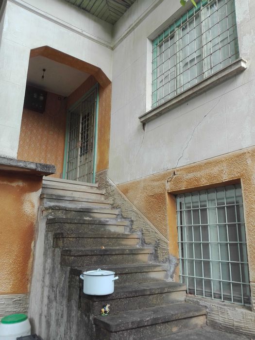 Къща с голям двор