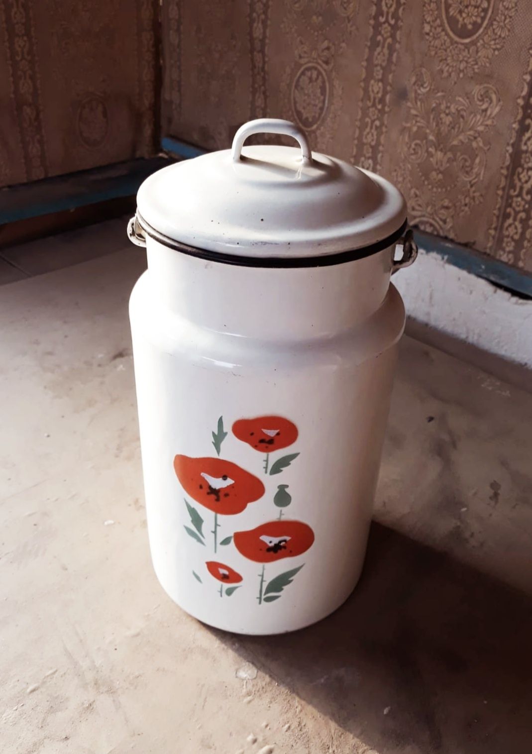 Продам бидон эмалированный б/у