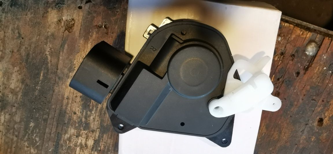 Actuator Управляващ клапан централно заключване Тойота Corola, RAV4