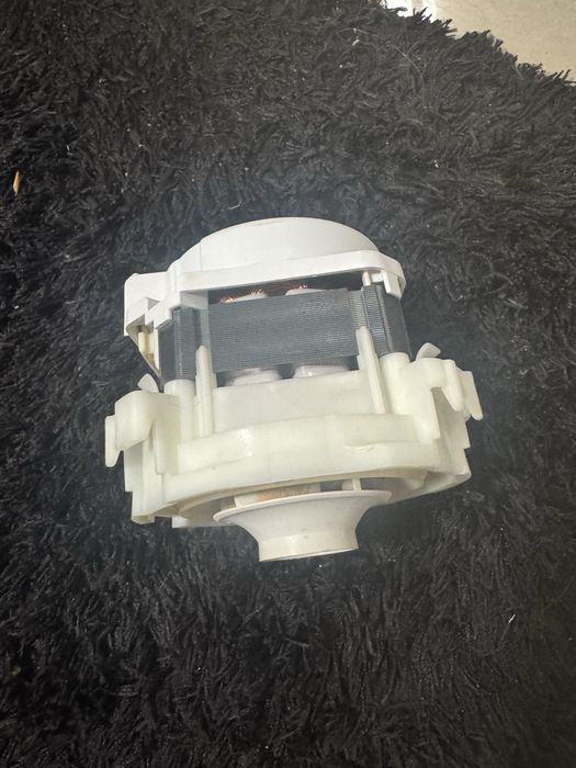 Motor/Pompa apa masina de spalat vase bosch