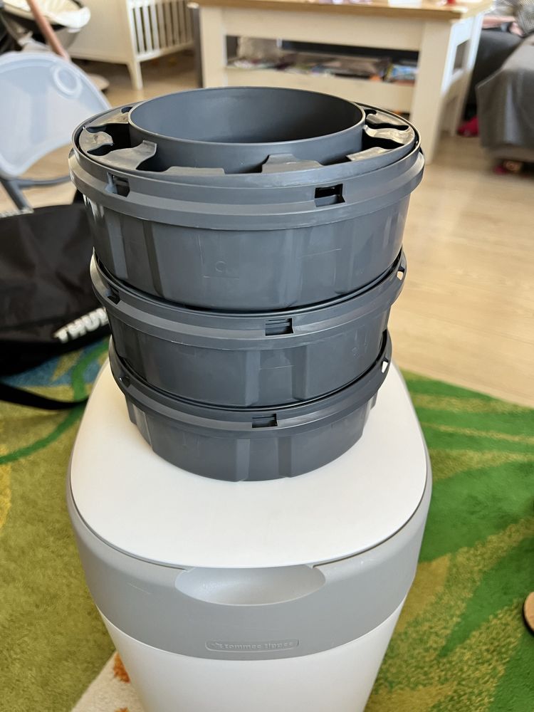 Кошче за памперси Tommee tippee с 40 касети + подаръци