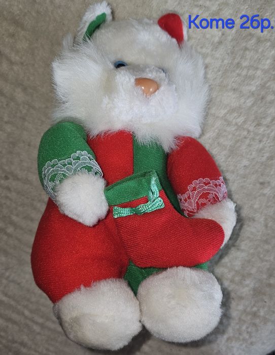 Меки кукли  детски и два броя чаши с новогодишна украса