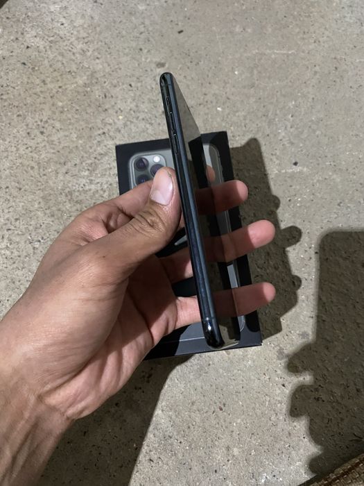 Iphone 11 pro max holat idiyal