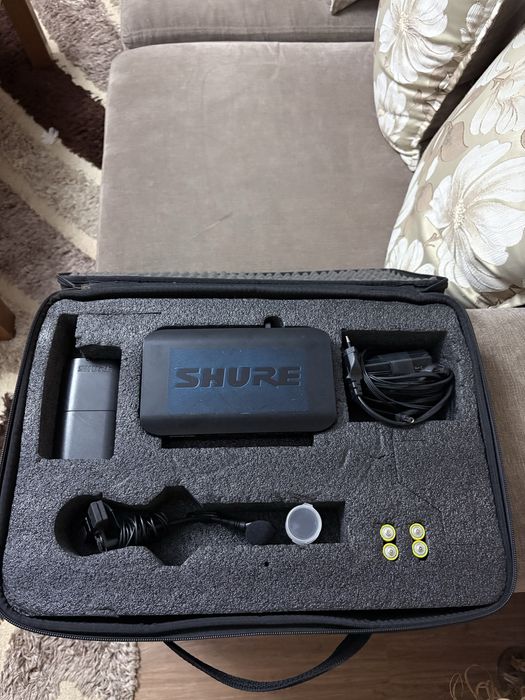 Безжичен микрофон с щипка SHURE BLX4
