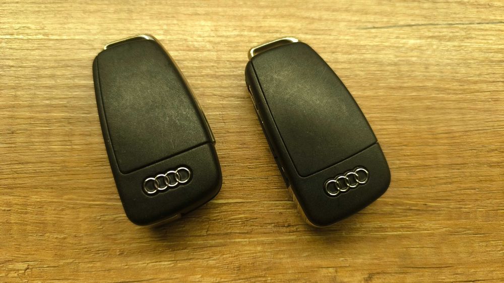 Комплект оригинални ключове за Ауди като НОВИ! 2 броя