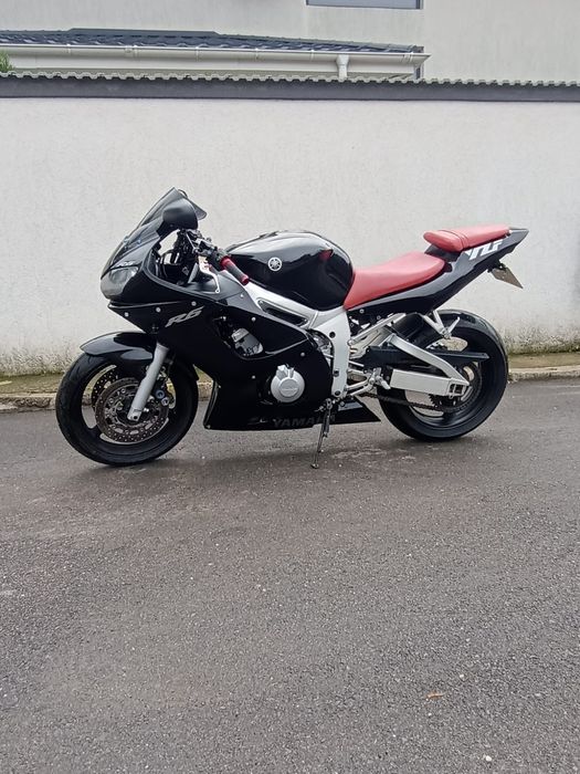 Yamaha r6 2003 .