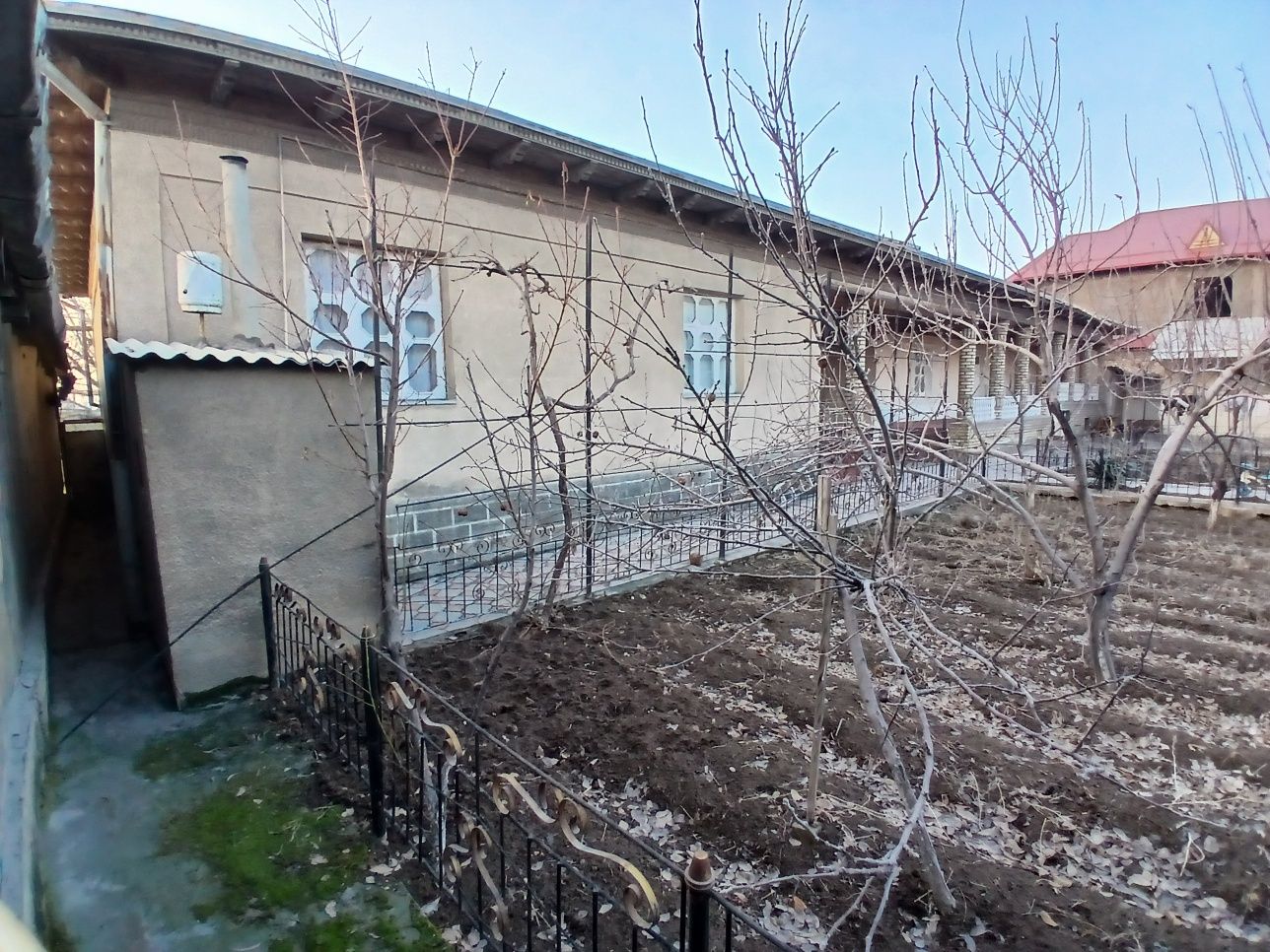 Охангарон шахрида 12 сотихли уй сотилади