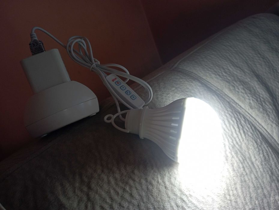 LED крушка за осветление с 3 режима и usb захранване