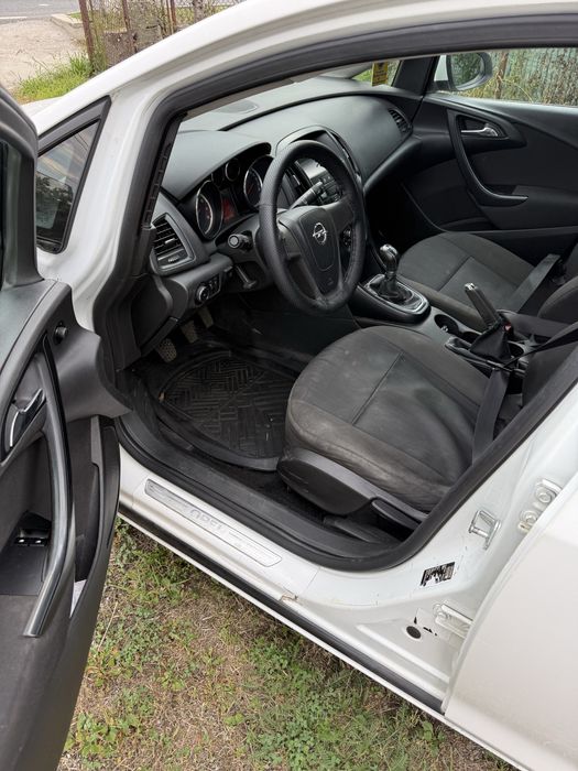 Vând opel asta j 1.4 benzina si gpl