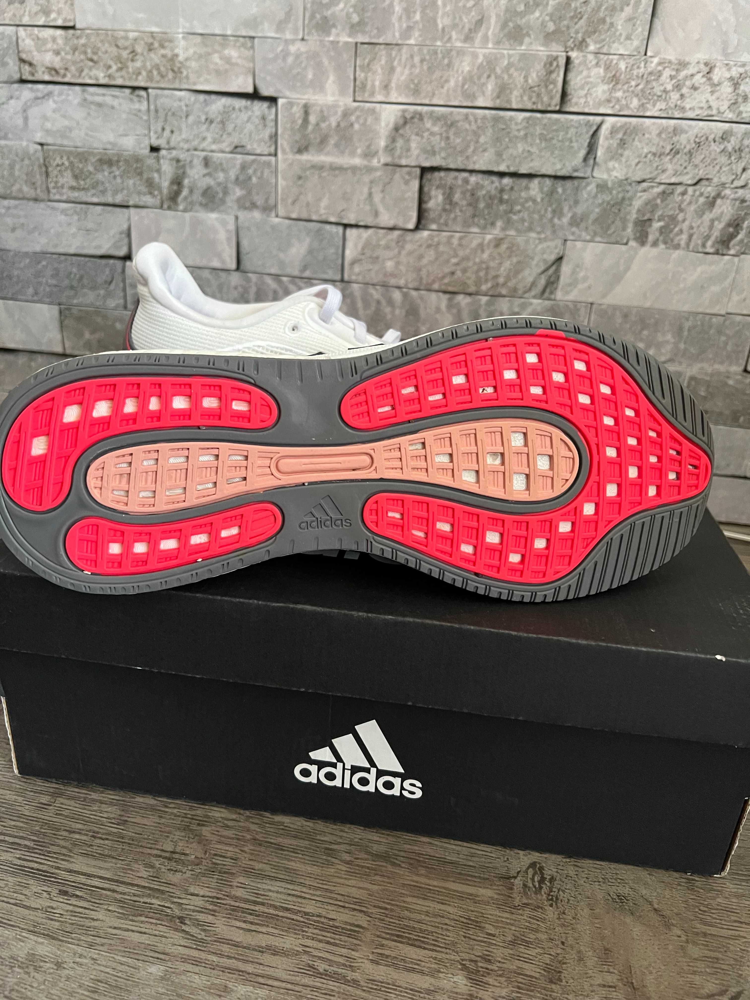 Нови , оригинални маратонки Adidas