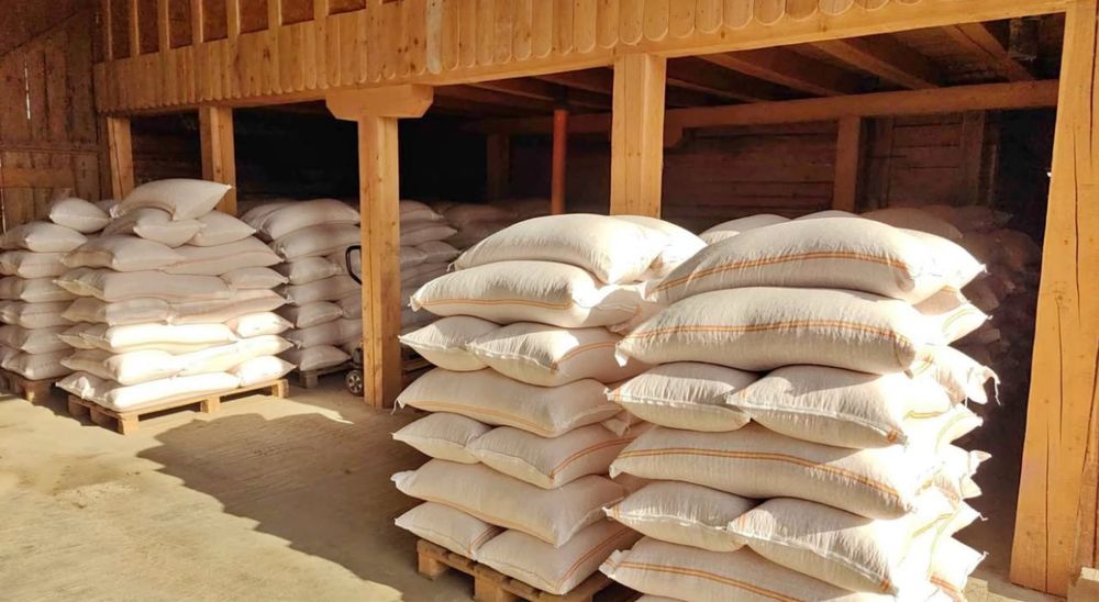 Vând Porumb uscat gata pus in saci ofer si transport la domiciliu