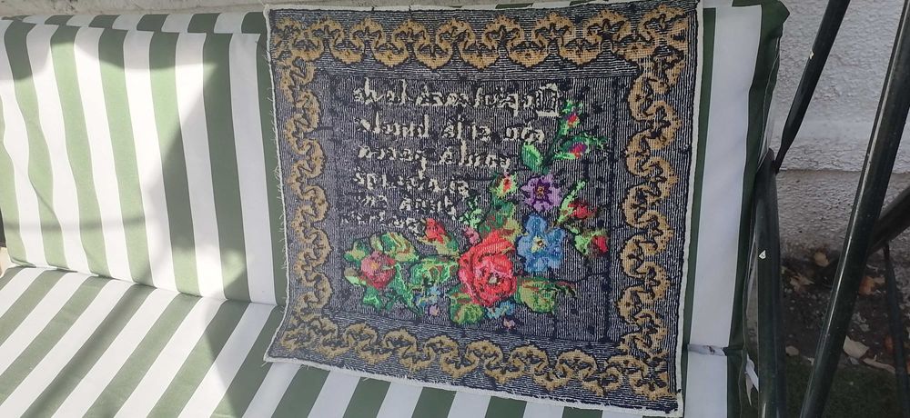 carpeta  cusuta  manual 60x60 cm pret  80 lei