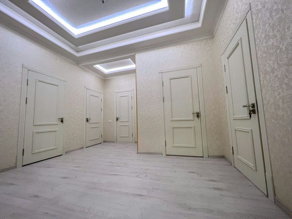 Uy sotiladi. Yashinobod Olmos rezedent. 4xona. 95kv.m