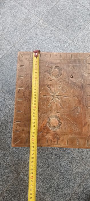 Scaun vechi din lemn