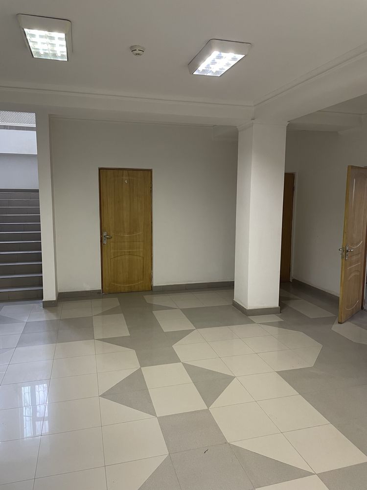 В аренду офисы в центре от 15 м.кв. , гараж , стоянка