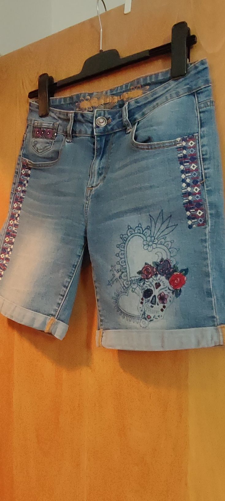 Vând blugi scurți Desigual mărimea 40