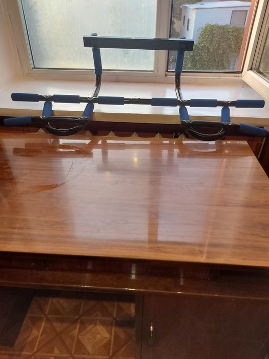 Продам турник настенный