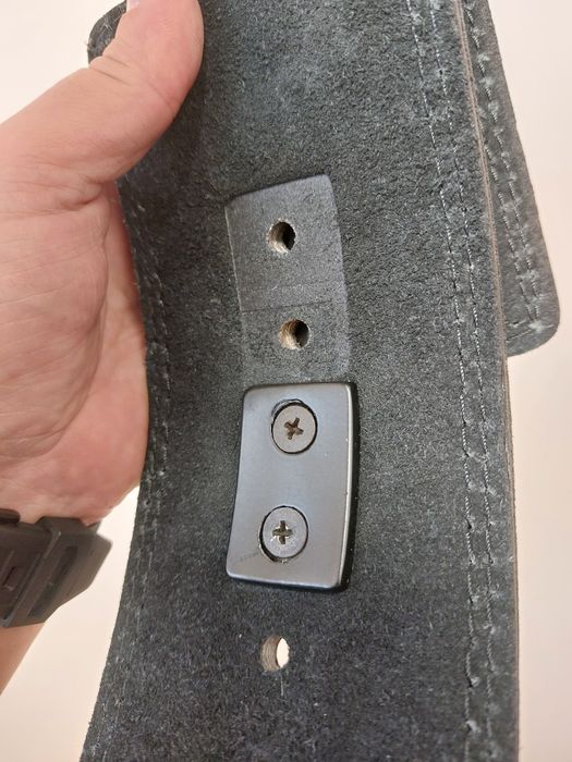 Колан за вдигане на тежести LEVER Black - GymBeam