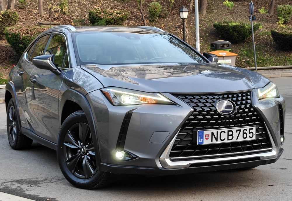 LEXUS UX 2020/2.0 hybrid 184 cp/Automată/Tracțiune 4×4/Impecabilă