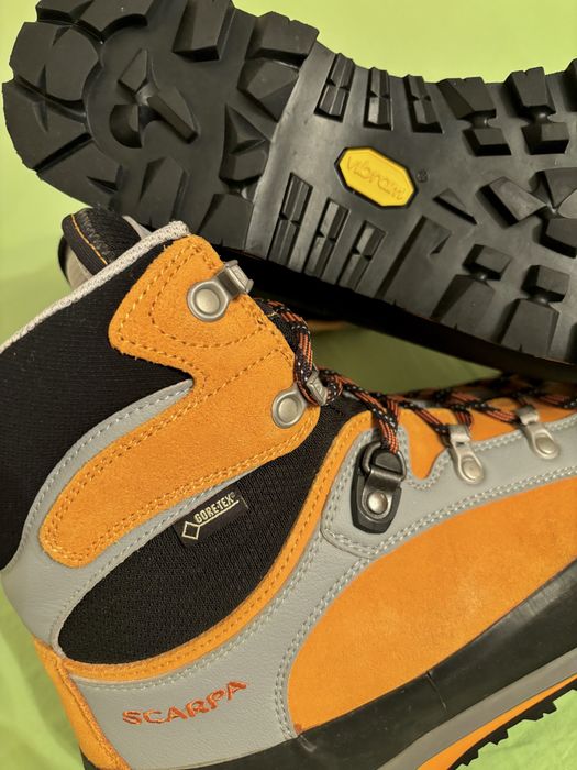 Scarpa номер 38 и номер 42,5, туристически обувки, планински боти