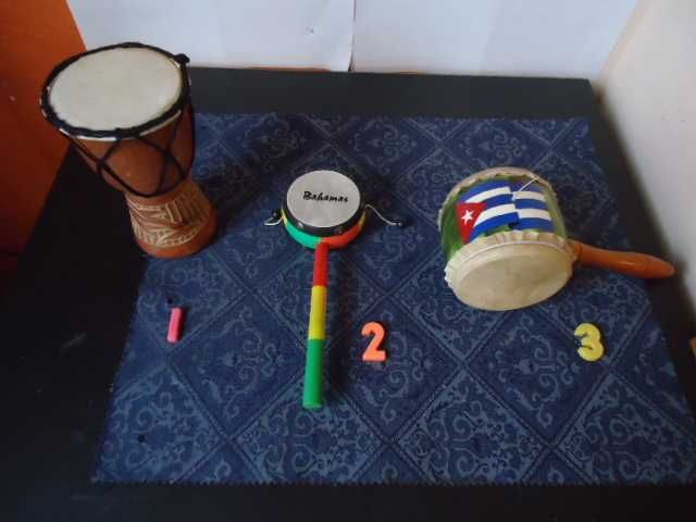 тарамбука, маракас Куба, кастанети, там-там барабанче,барабан-език