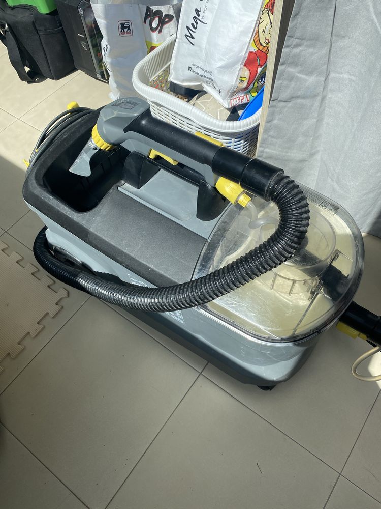 Aspirator cu spalare Karcher Puzzi 10/1