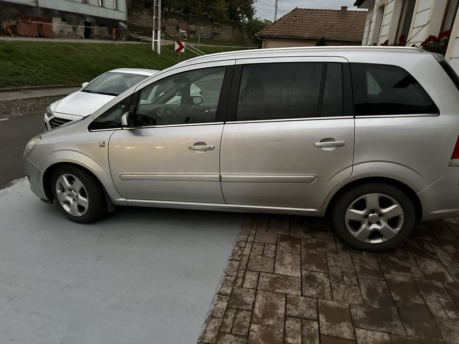 Opel zafira benzina