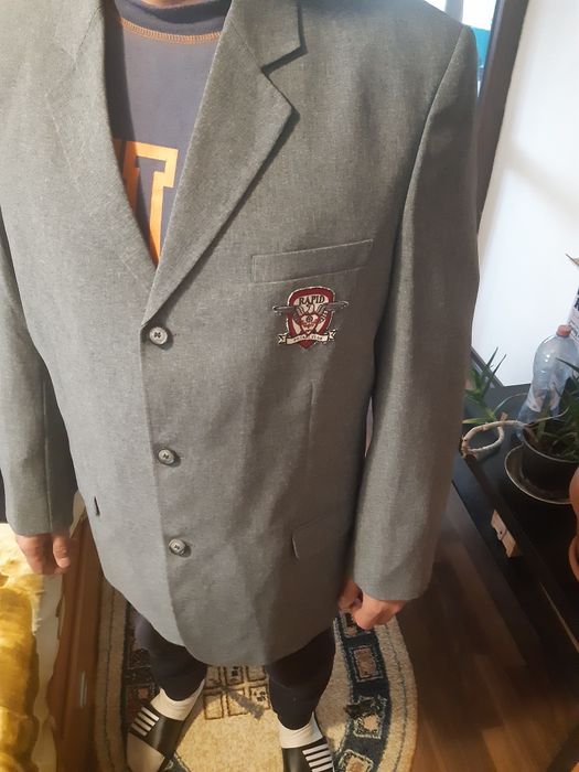 Vinzare costum stofa.