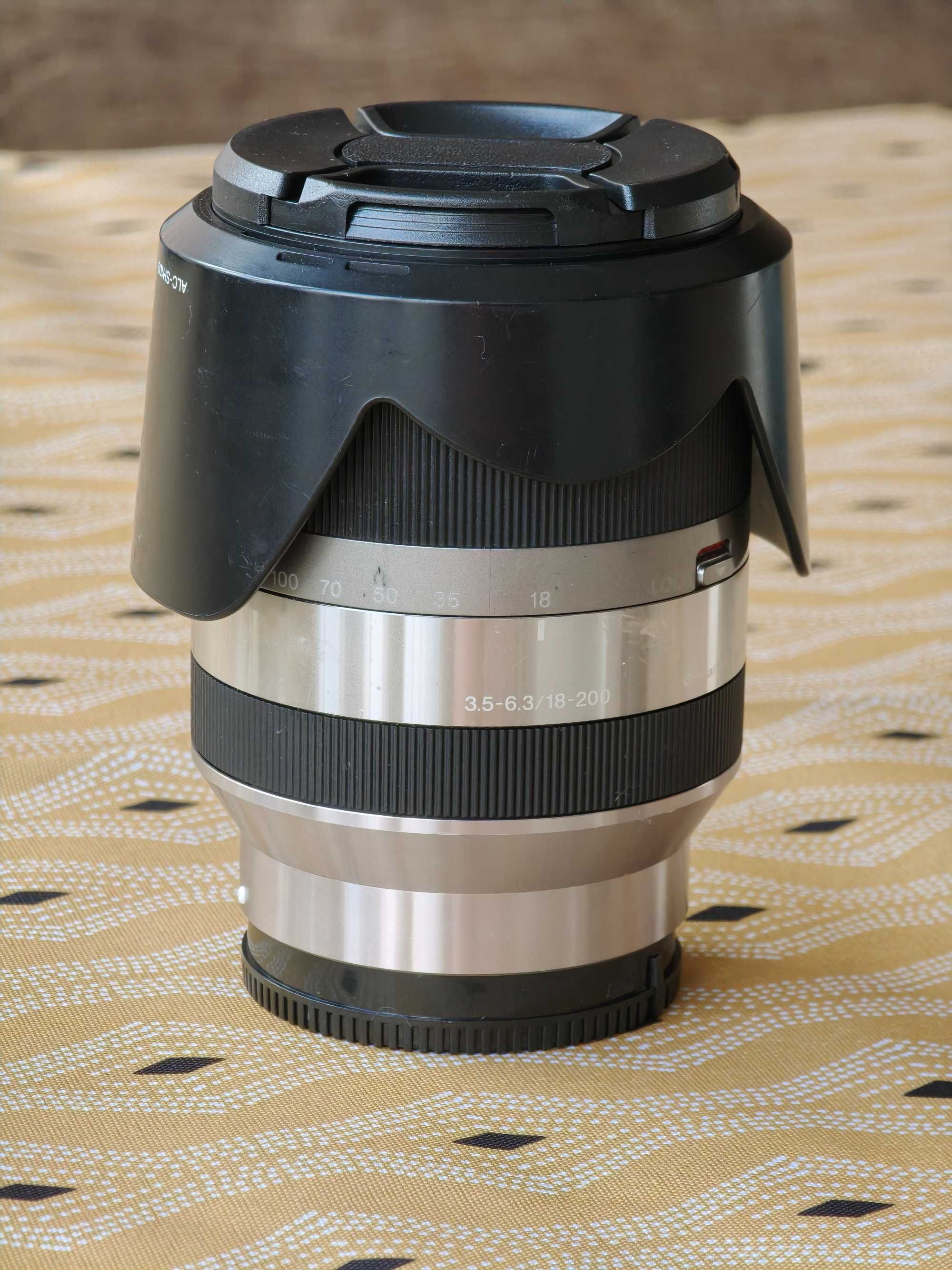 Обектив Sony E 18-100 OSS